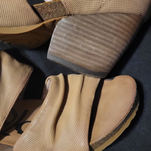 Never worn heels - Picture 2 of 9